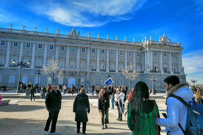Madrid Royal Palace Private Tour with Skip-the-line Ticket - Entering the Palace Fast: Skip-the-Line and Photo Rules