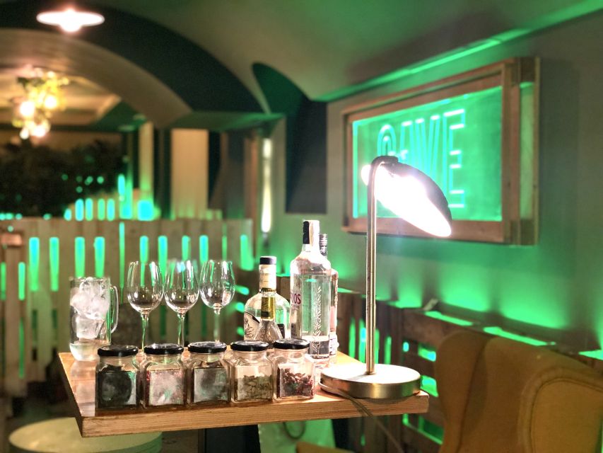 Madrid: San Miguel view Gin and Tonic Workshop with Tapas - Tapas pairings: smart food matches, but come with real variability