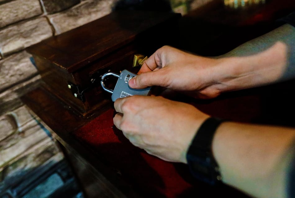 Madrid: Scary Escape Room "The Haunted Box" - Why The Haunted Box Feels Like a Real Story Game