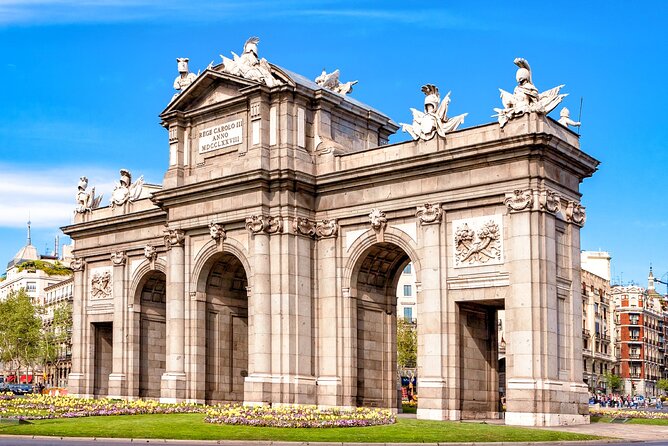 Madrid Scavenger Hunt and Sights Self-Guided Tour - Palacio de Cibeles: turning a landmark stop into a mini mission