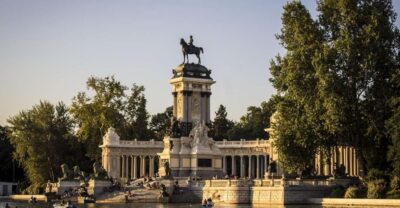 Madrid: Secrets of Retiro Park 2-Hour Walking Tour - Puerta de la Independencia: the easiest way to start without stress