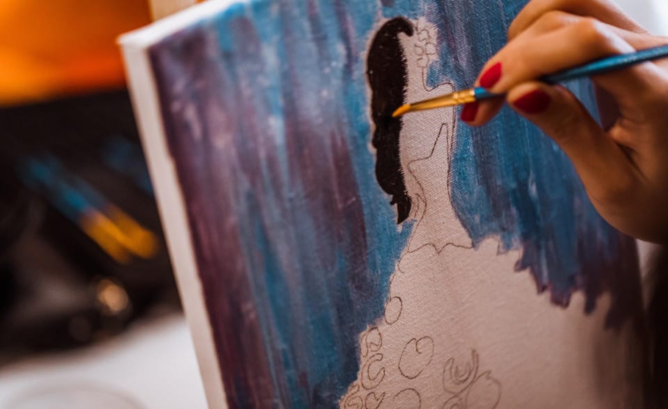 Madrid: Sip&Paint Workshop - The painting lesson: beginner level acrylic, guided step by step
