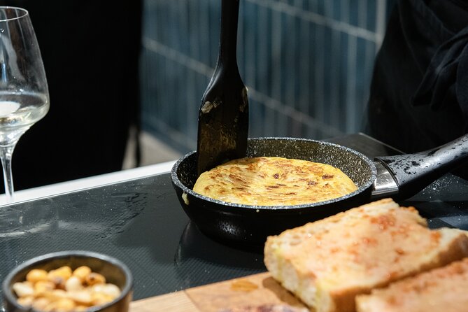 Madrid Spanish Omelet Cooking Class and Bottomless Wine brunch - From Workshop to Table: How the Meal Finishes