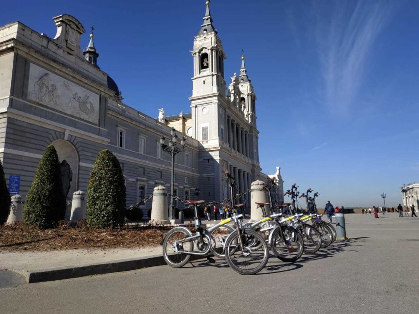 Madrid: Sunset and Night Lights Bike Tour - From Calle Santiago to Plaza Mayor: the “get your bearings” stretch
