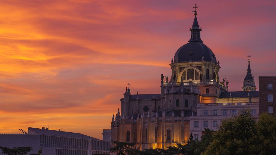 Madrid: Sunset Walking Tour with Optional Flamenco Show - Market of San Miguel free time: graze, people-watch, and rest your feet