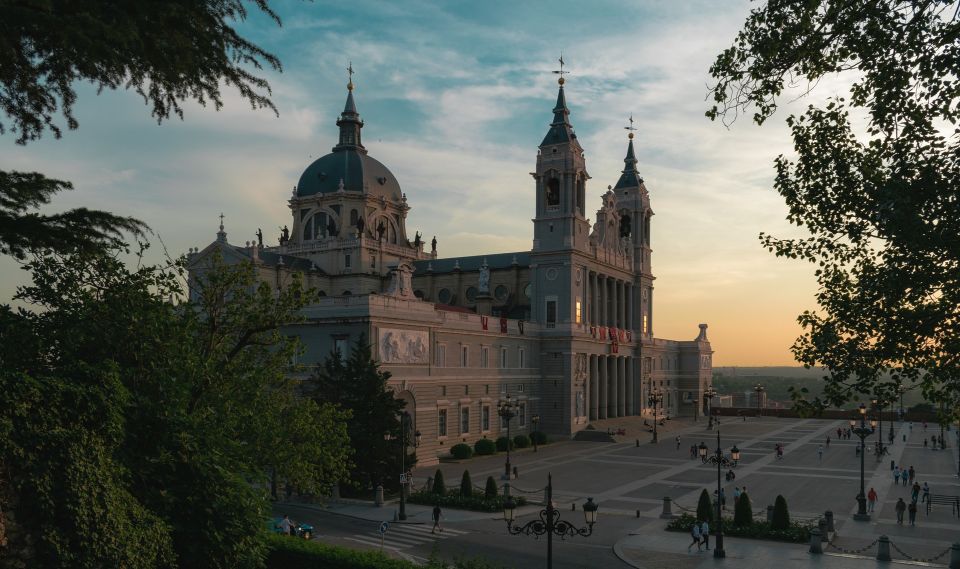 Madrid: Sunset Walking Tour with Optional Flamenco Show - Plaza Mayor finish: where to keep the night going
