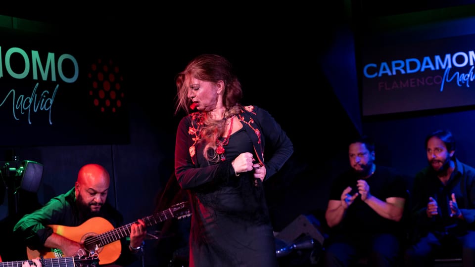 Madrid: Tablao Cardamomo Flamenco Show with 1 drink included - Inside the 1-Hour Show: Live Music, Singing, and Dance With Traditional Costumes