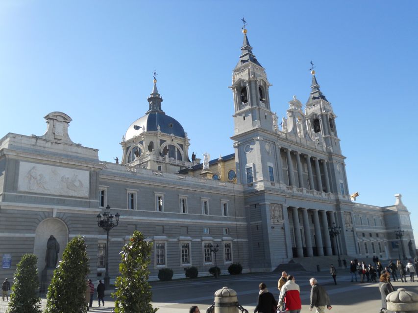 Madrid: Tour of the Historic City Center - Market of San Miguel: covered food culture and people-watching