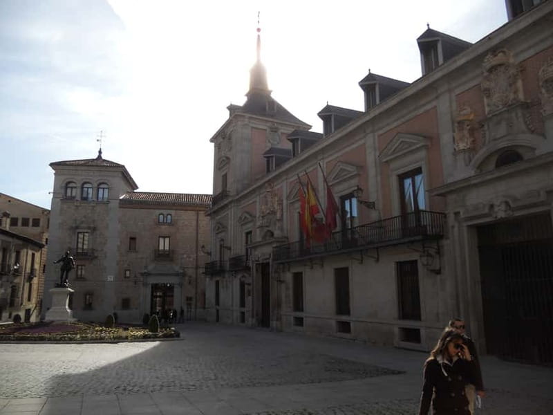 Madrid: Tour of the Historic City Center - The Church of San Ginés and the Convent of Las Descalzas Reales