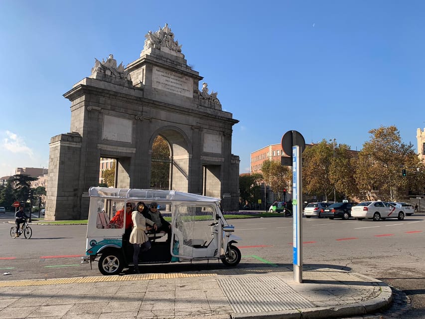 Madrid Tuk Tuk Welcoming Tour - Cava Baja: the alleyway story from old hiding places to today’s nightlife