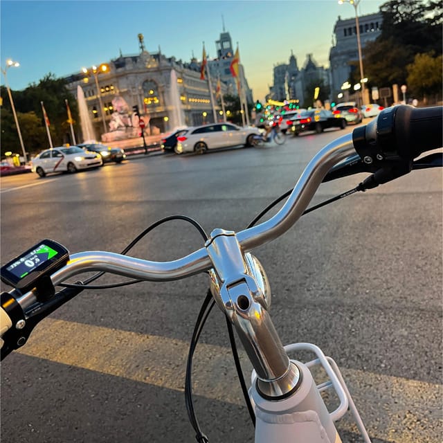 Madrid: Vintage Bike Rental with Tourist Map - Key things to know before you pedal off