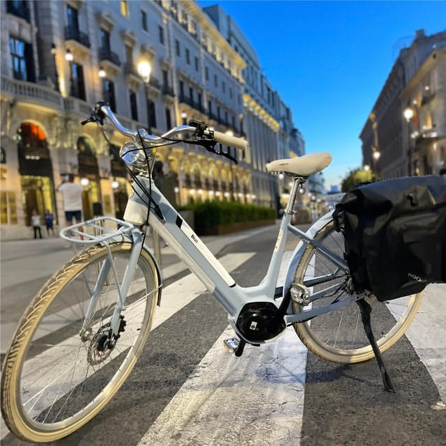 Madrid: Vintage Bike Rental with Tourist Map - Why a vintage bike and a 1896 map works so well in Madrid