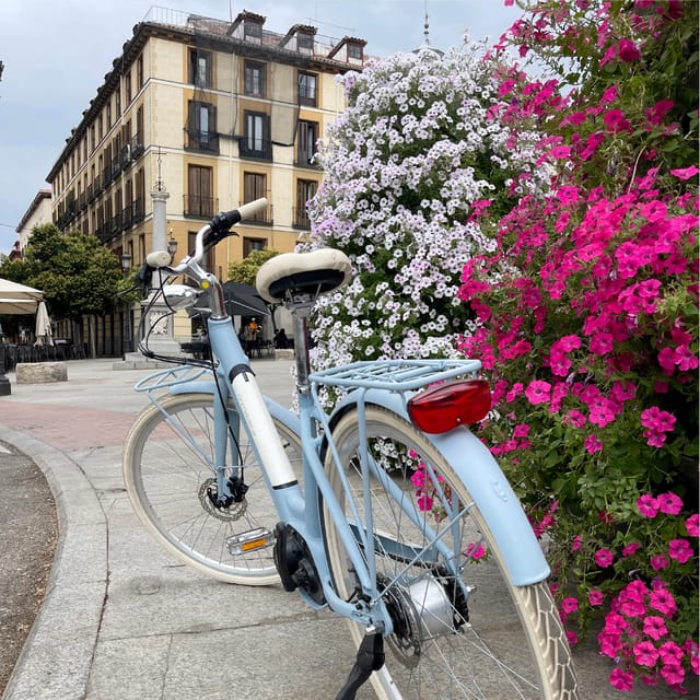 Madrid: Vintage Bike Rental with Tourist Map - The 8-hour route: classic Madrid with enough stops to feel real