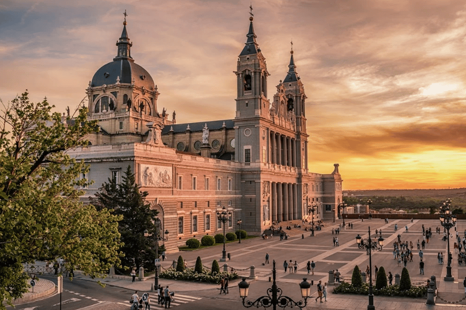 Madrid: VIP Prado Museum & city highlights with Hotel pickup - VIP Prado Museum: art first, queues last