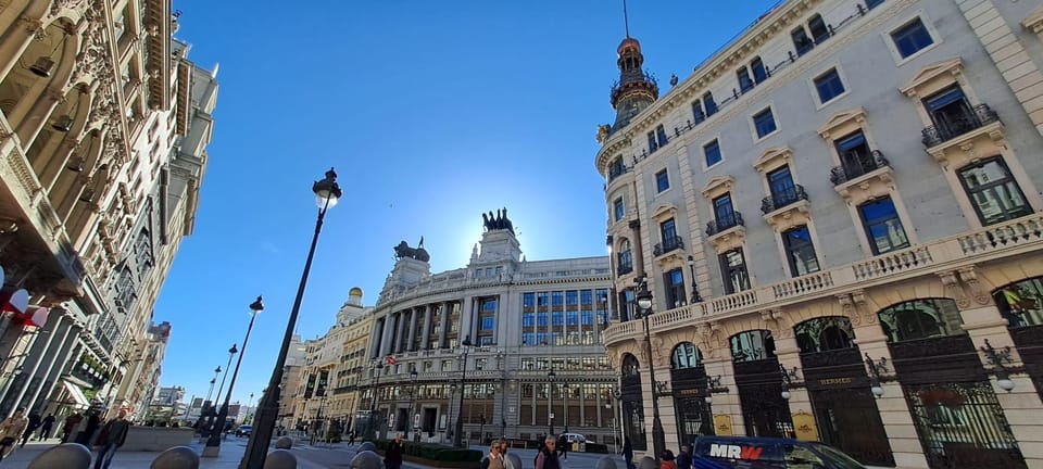 Madrid: VIP Prado Museum & city highlights with Hotel pickup - Plaza de España and Plaza de Oriente: classic monuments, readable streets