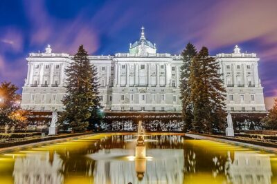 Madrid: VIP PRIVATE Royal Palace and Prado Museum. - Entering the Royal Palace with fast-track tickets