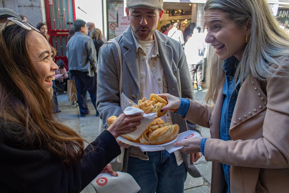Madrid's Iconic Tapas, Taverns & History Experience - Meeting at Calle de Arrieta: Finding Your Guide Fast