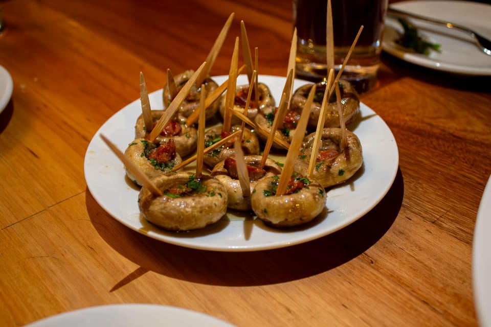 Madrid's Iconic Tapas, Taverns & History Experience - Gambas al Ajillo Time: Classic Plates and Drink Pairing