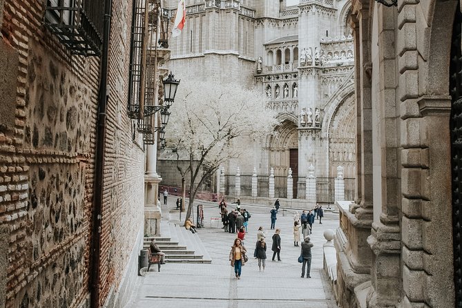 Magical Toledo - Half Day Trip from Madrid with culinary tasting - Santo Tomé: The Food Moment (Marzipan and Cheese)