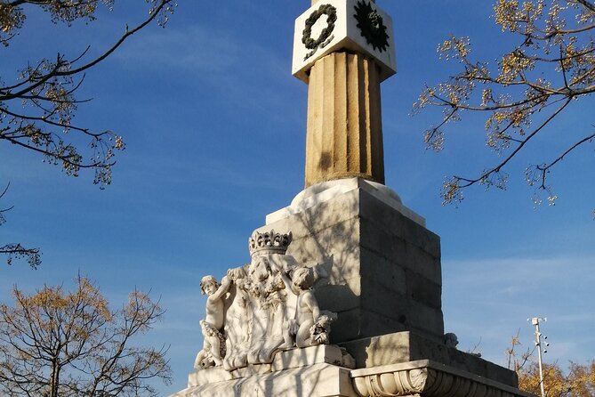 Manzanares River’s Story: A Self-Guided Audio Tour in Madrid - Obelisco de la Castellana (Obelisk of Arganzuela) and the Arganzuela Footbridge