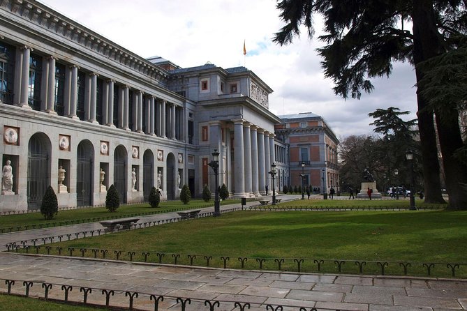 Museo del Prado Private Guided Tour - Entering the Prado: Start by the Velázquez Statue