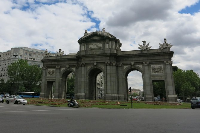 Panoramic Private Tour Madrid with hotel pick up - Fuente de Neptuno: a neoclassical focal point in Plaza de Cánovas del Castillo