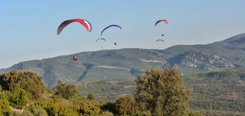 Paragliding Tandem Flight from Madrid - Gear and Comfort: Warm Overalls, Gloves, and a Simple Clothing Plan