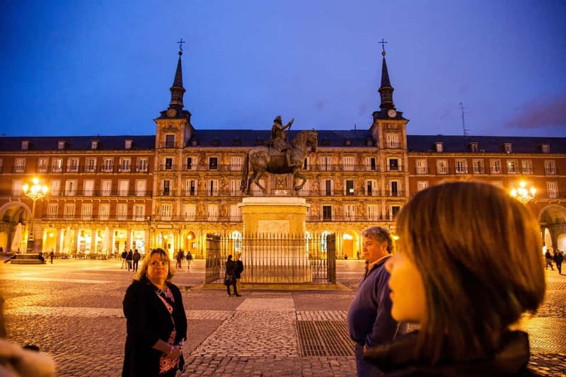 Personalised Traditional Madrid Night Tapas and Drinks Tour - Tapas You Might Try: Familiar Classics Plus Regional Left Turns