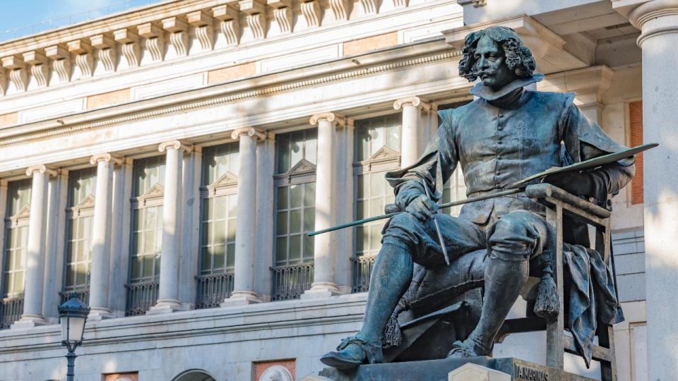 Prado Museum VIP tour with an art Expert, tickets included - Velázquez: beyond the famous faces