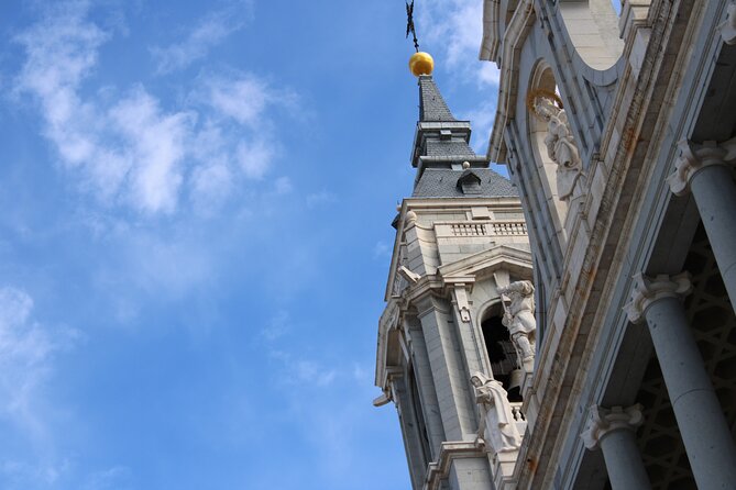 Premium Tour Royal Palace of Madrid : expert guide + no normal queue - No normal queue: how the guide saves time and stress