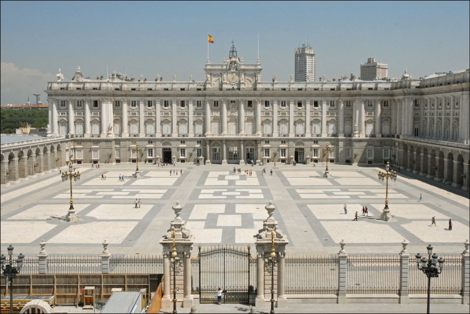 Private guided tour Royal Palace & Royal Collections Gallery - The Polyptych of Isabel la Católica: why one masterpiece matters
