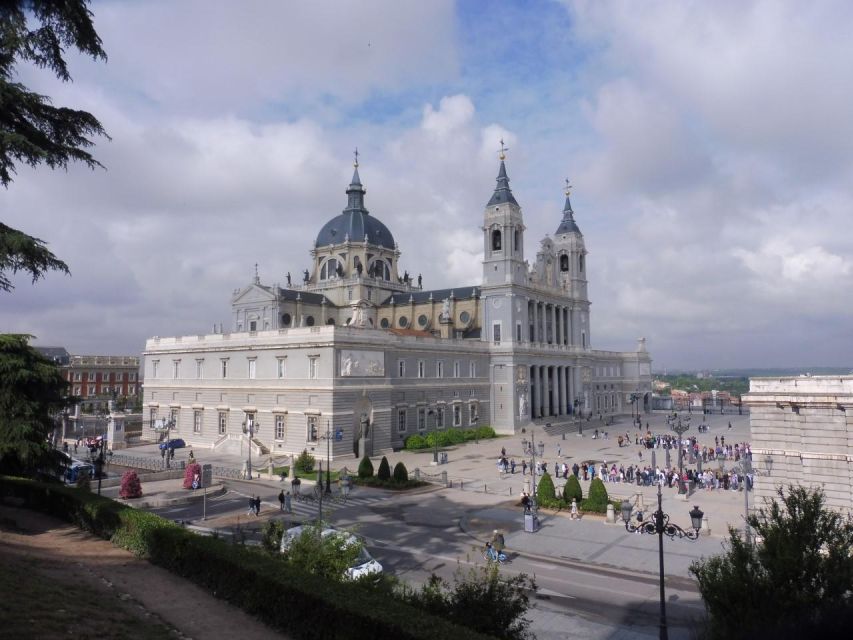 Private Madrid Bike Tour | Exclusive Guided Tour | From 30€ - Starting at Plaza de España: a smooth launch into Madrid