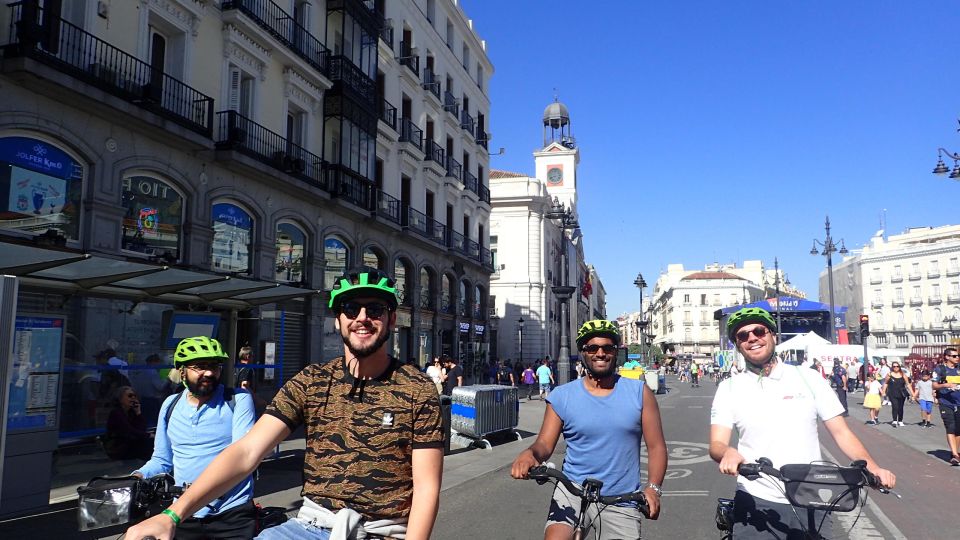 Private Madrid Bike Tour | Exclusive Guided Tour | From 30€ - Retiro Park and the photo stop you’ll actually use