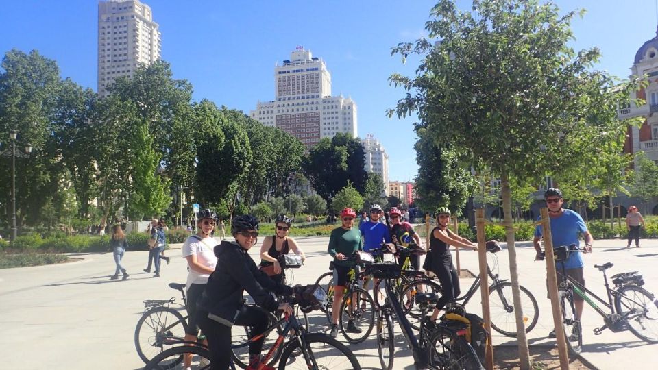 Private Madrid Bike Tour | Exclusive Guided Tour | From 30€ - E-bike vs. regular bike: choose the comfort that fits your day