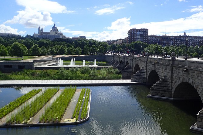 Private Madrid City Tour | Regular Bike/E-Bike | Groups from 32€ - Regular Bike vs E-Bike: How It Changes the Experience