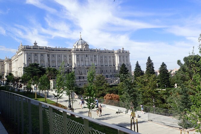 Private Madrid City Tour | Regular Bike/E-Bike | Groups from 32€ - Stop 1: Bravo Bike Ride Through Lavapiés, the Manzanares Path, and a Café Break