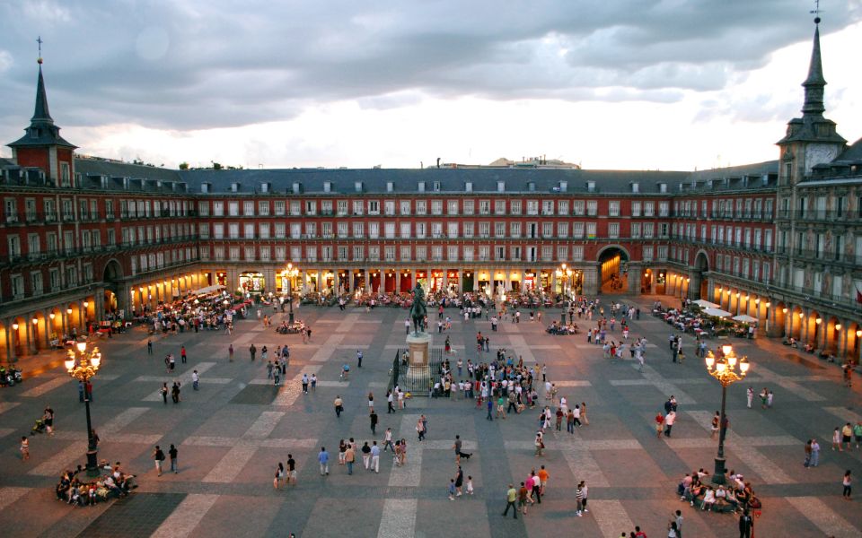 Private Madrid Highlights Walking Tour - Gran Vía: the main boulevard walk-through (and why it matters)