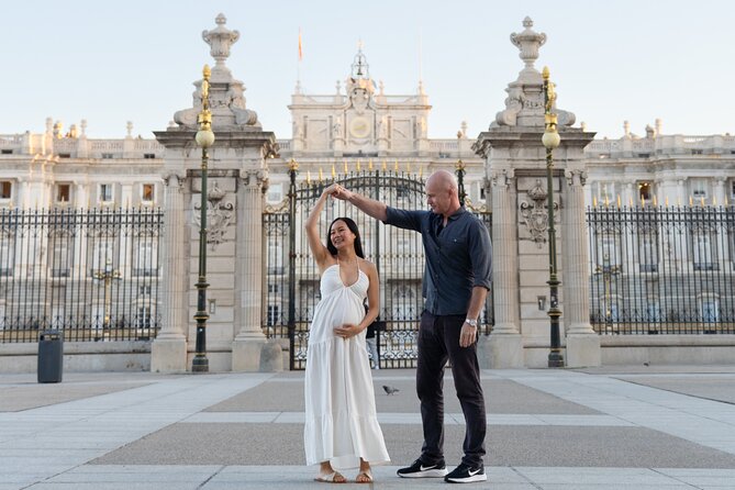 Private Photo Session Tour for Couples in Madrid - Meeting at Puerta del Sol and where the shoot actually ends