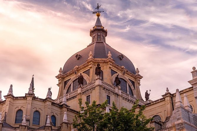 Private Tour: Madrid Walking Tour of Los Austrias - Mercado de San Miguel: what to do in 30 minutes (and how to enjoy it)