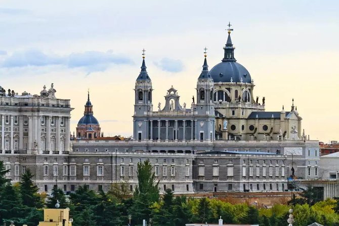 Private tour of the Royal Palace of Madrid - Meeting Point at C. de Requena 7: Plan Simple, Arrive Ready