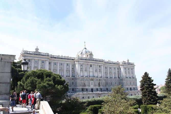 Private tour of the royal palace, private guide, fast entrance and pick up at the hotel. - Mobility and comfort: ask early, and you’ll travel smarter