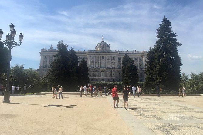Private tour of the royal palace, private guide, fast entrance and pick up at the hotel. - Price and value: why $174.21 per person can make sense