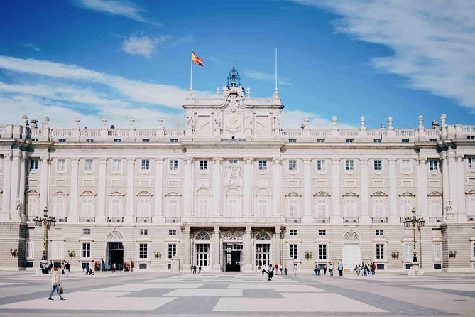 Private tour of the royal palace, private guide, fast entrance and pick up at the hotel. - Logistics that matter: taxis, drop-off, and timing reality