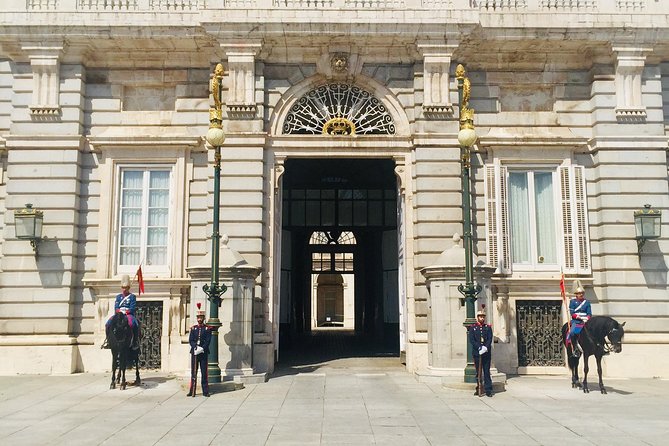 Private tour of the royal palace, private guide, fast entrance and pick up at the hotel. - Should you book this private Royal Palace tour?