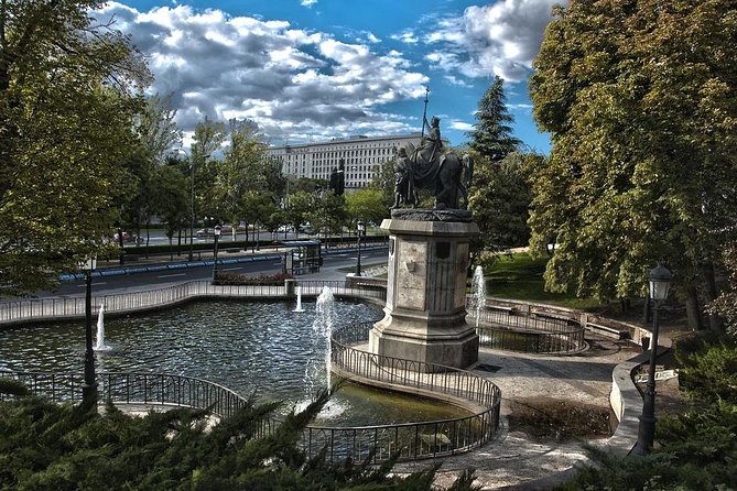 Private Tour: Santiago Bernabeu Stadium & Modern Madrid with Hotel pick up - A 4-hour private Bernabéu plus Modern Madrid combo