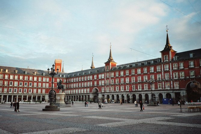 Private Tour: Santiago Bernabeu Stadium & Modern Madrid with Hotel pick up - Modern Madrid stops: Palacio de Linares, Cibeles, and the bullfighting ring