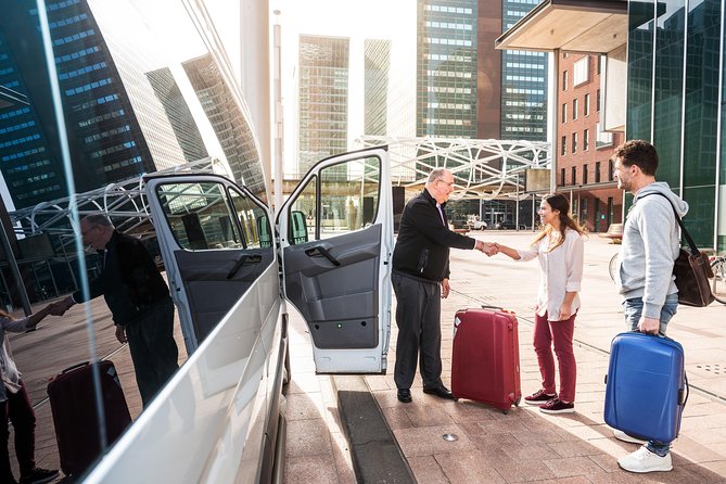Private transfer departure from City Centre to Madrid Airport - Timing and waiting: what the one-hour rule means
