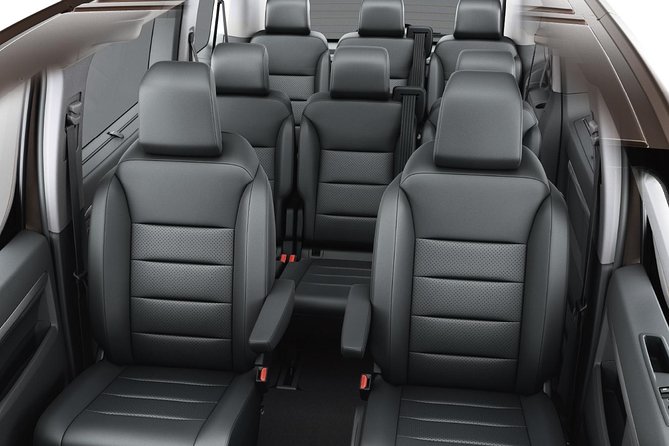 Private Transfer Madrid Barajas Airport to Madrid in Vans up to 7 Passengers - Meeting your driver inside Barajas arrivals (and how to avoid the common confusion)