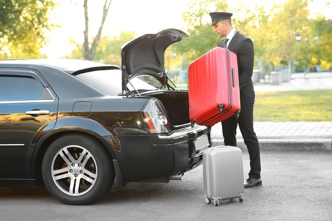 Private transfer to Madrid Airport (MAD) - Price and Value for a 30-Minute Transfer