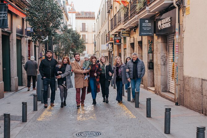 Private Vacation Photography Session with Photographer in Madrid - Price and value: what $325 gets you in Madrid